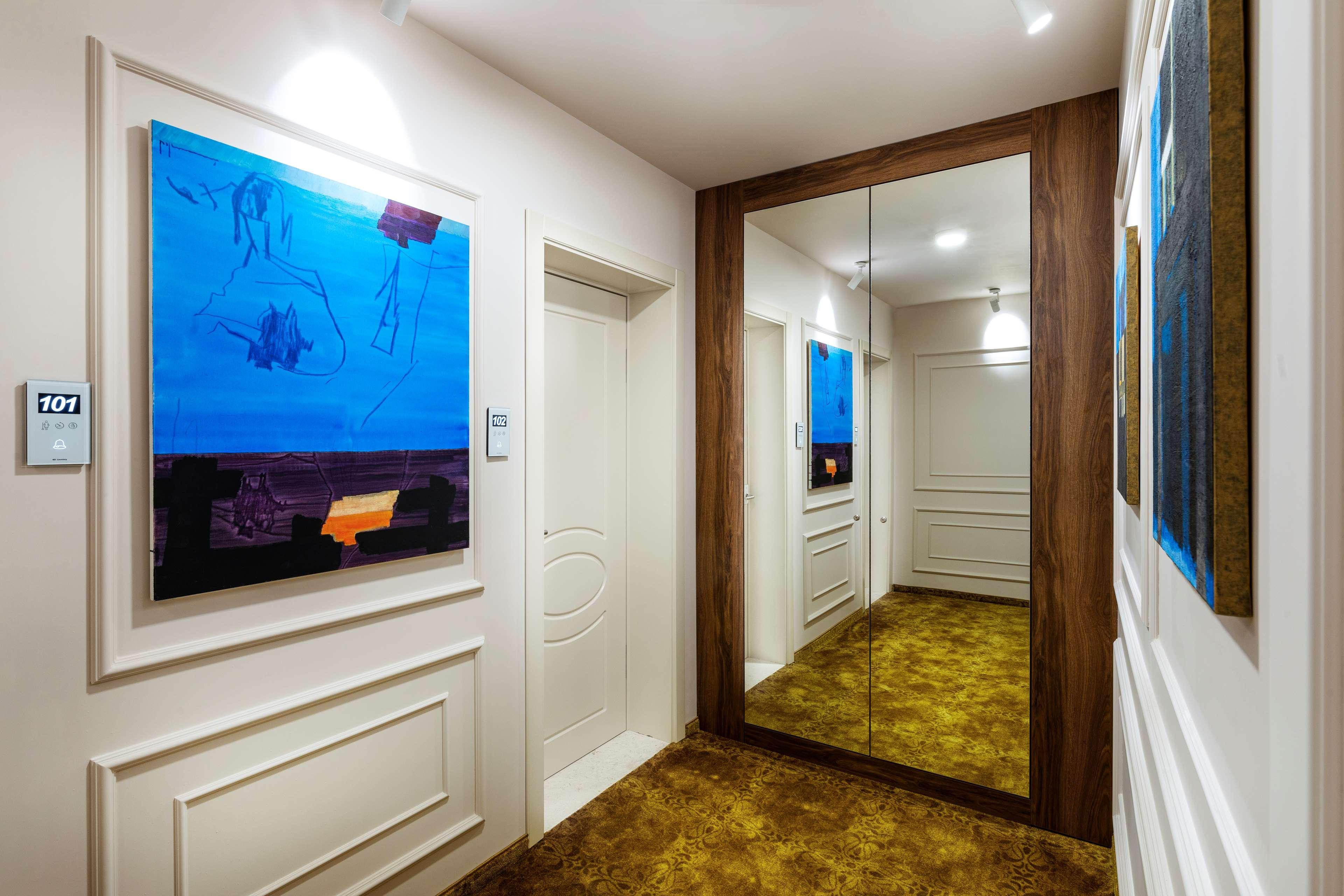 Gallery 37 Powered By Aston Plovdiv Exterior photo A mirror in a home