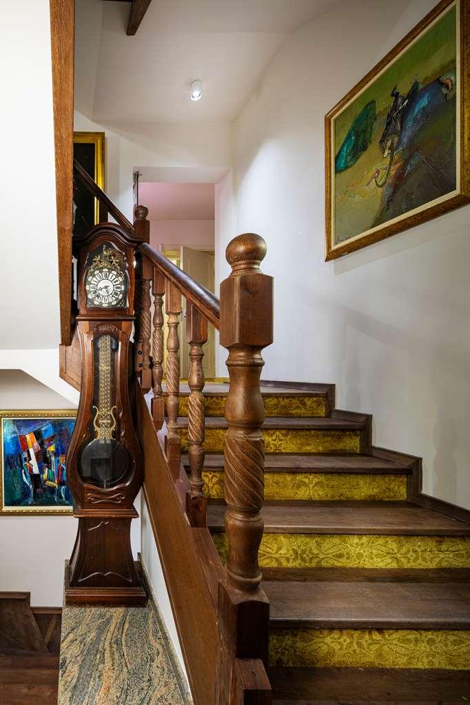 Gallery 37 Powered By Aston Plovdiv Exterior photo A staircase with a handrail